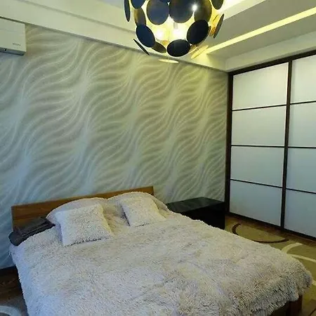 Apartment Mykhailivska Street 21 *